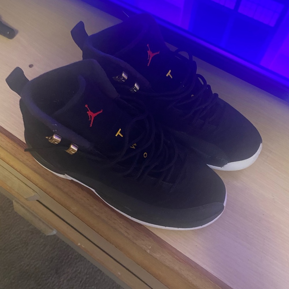 Air Jordan Size 7y Reverse Taxi 12s